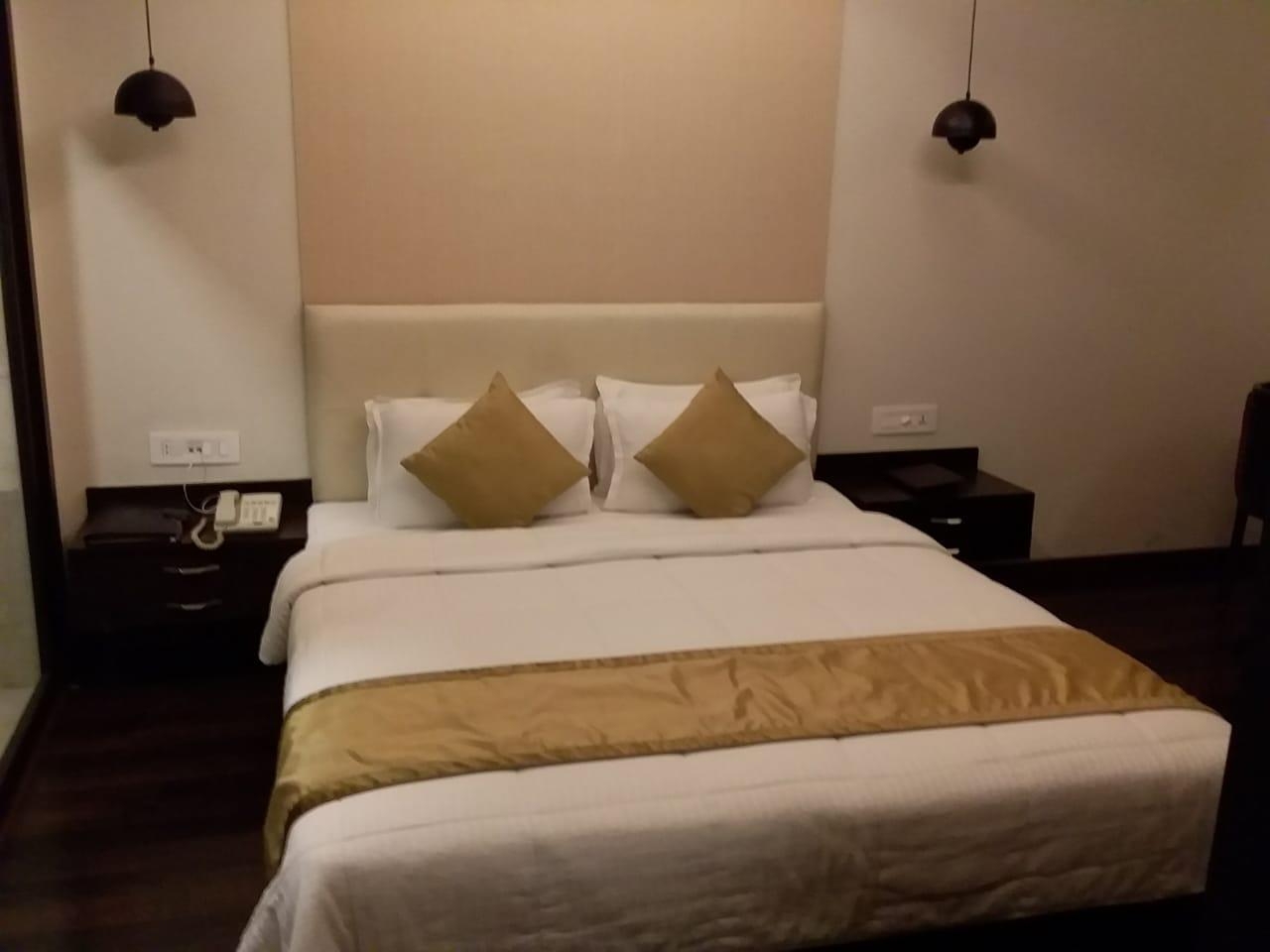  ROYAL SUITE